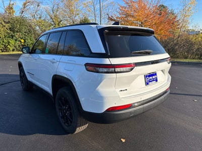2025 Jeep Grand Cherokee Laredo