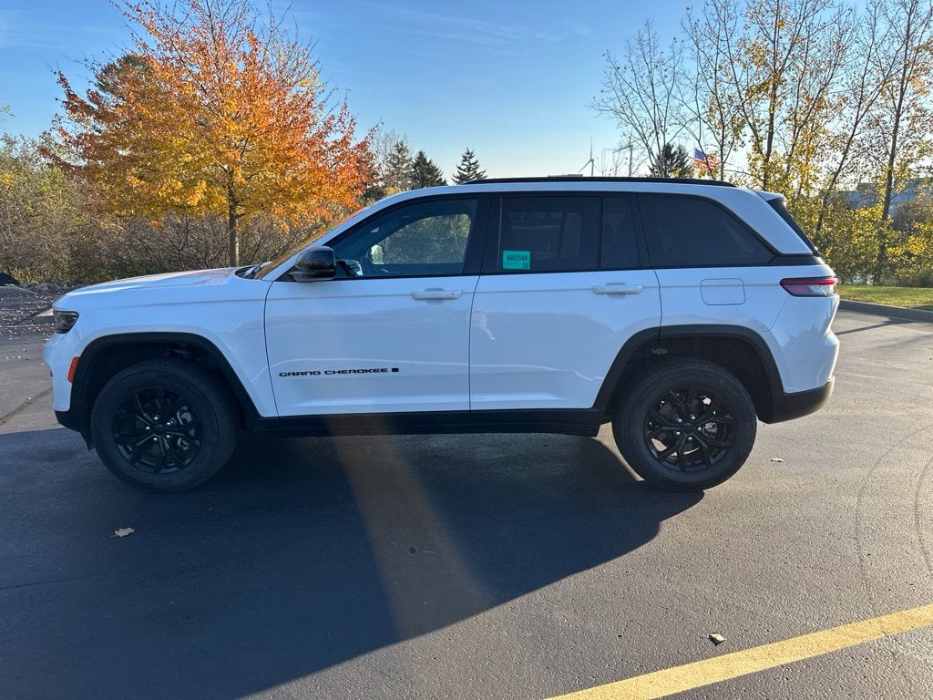 2025 Jeep Grand Cherokee Laredo