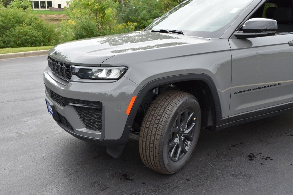 2027 Jeep Grand Cherokee Altitude