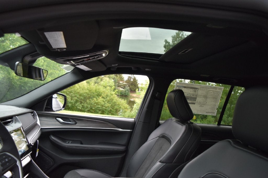 2027 Jeep Grand Cherokee Altitude