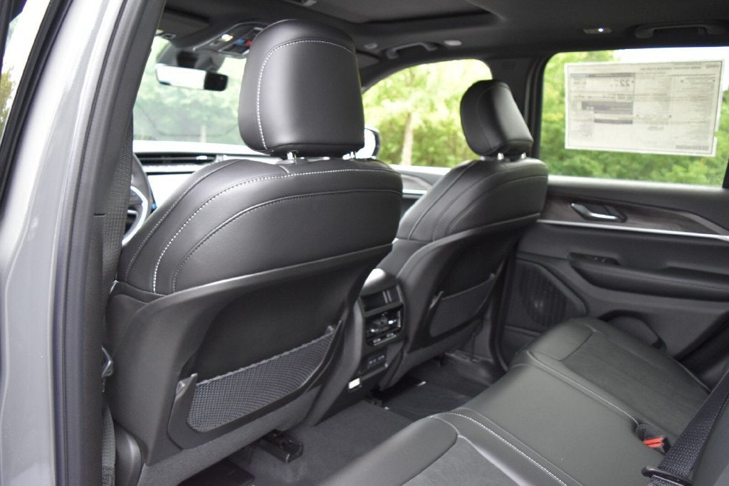 2027 Jeep Grand Cherokee Altitude