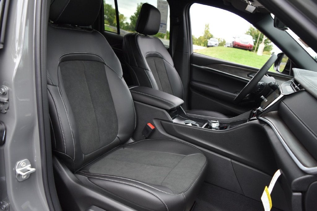 2027 Jeep Grand Cherokee Altitude