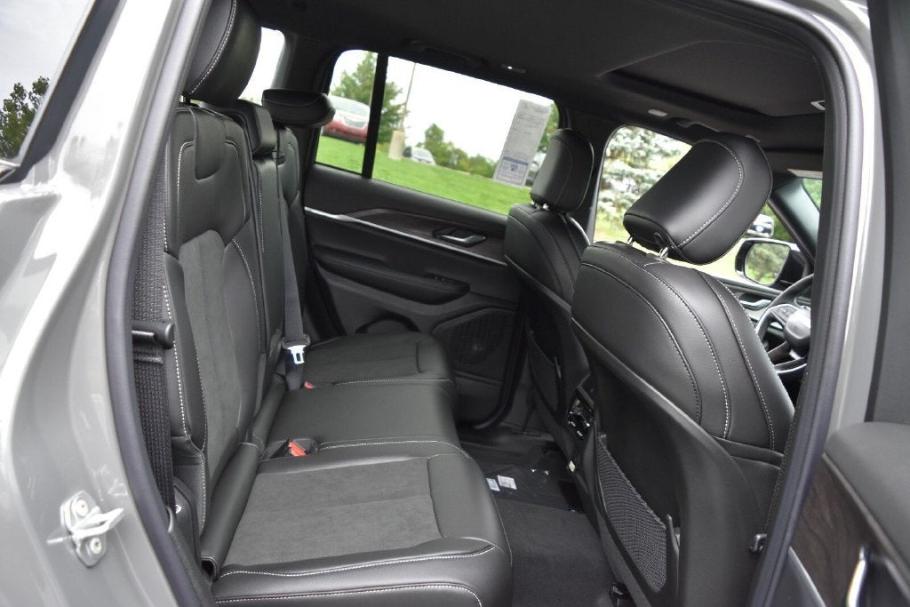 2027 Jeep Grand Cherokee Altitude
