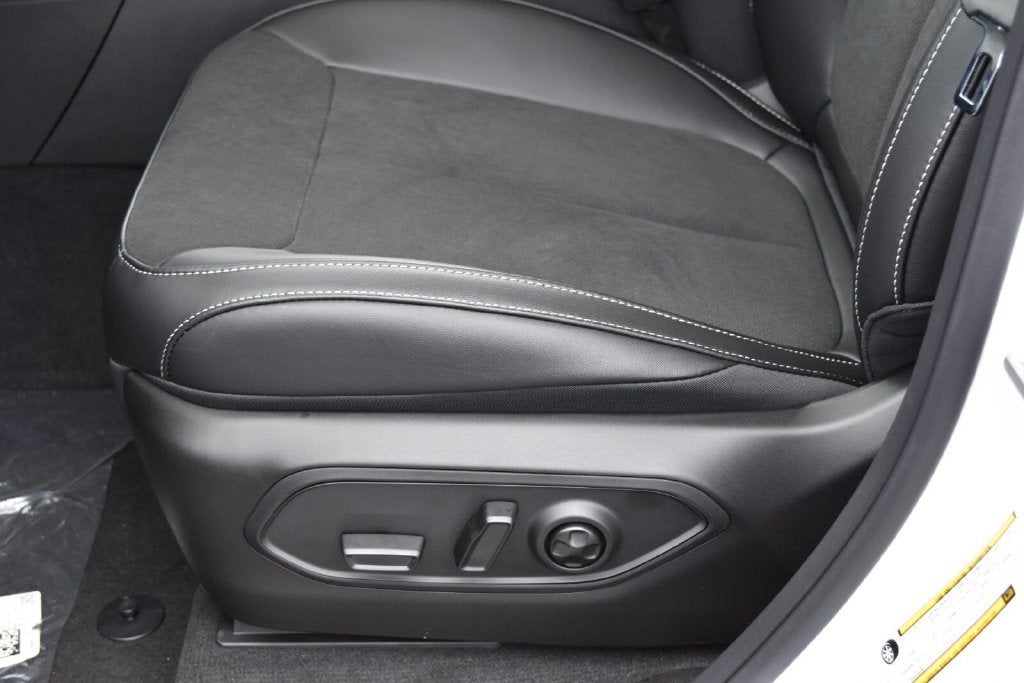 2027 Jeep Grand Cherokee Altitude