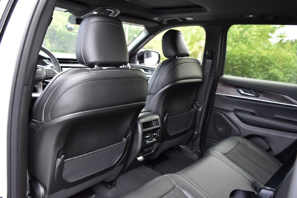 2027 Jeep Grand Cherokee Altitude