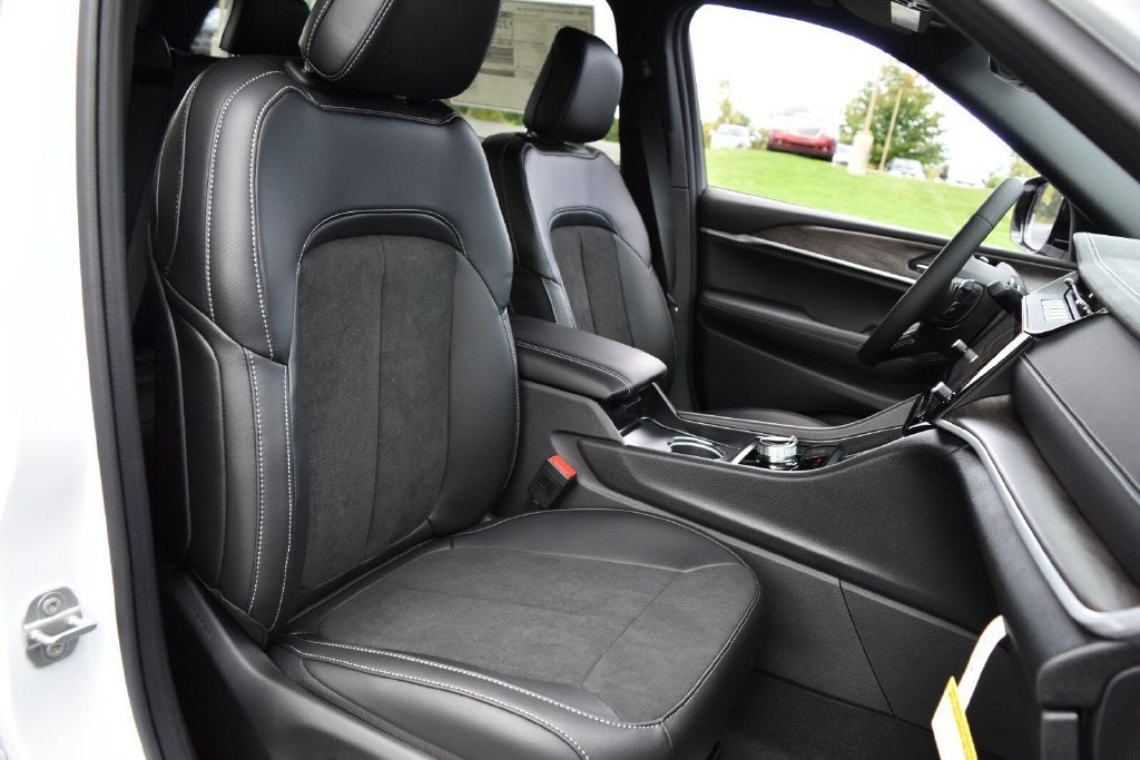 2027 Jeep Grand Cherokee Altitude