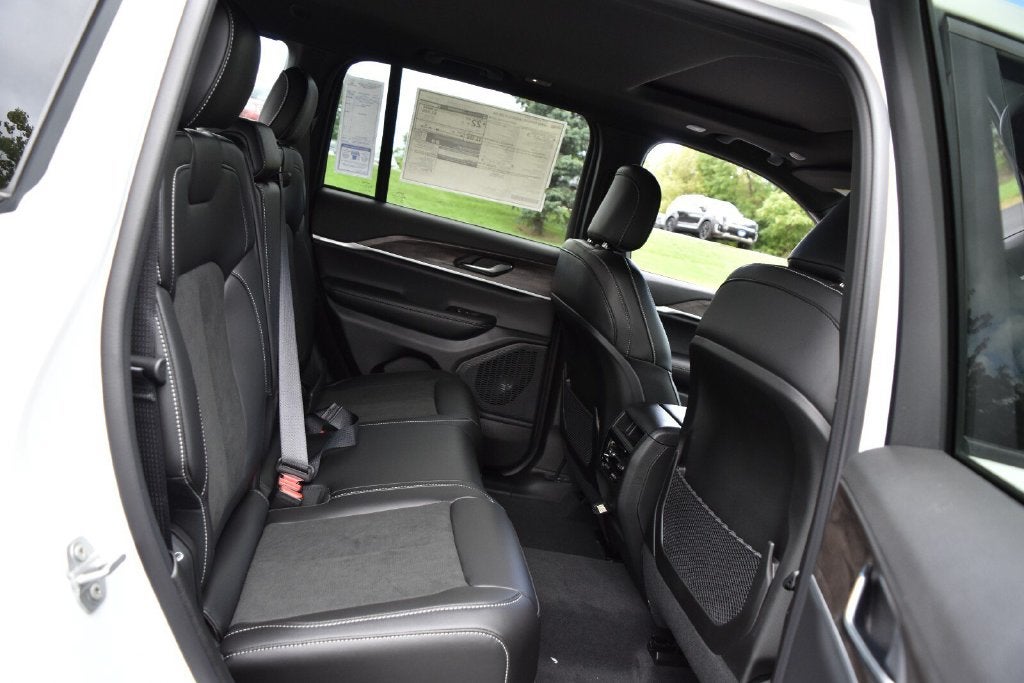 2027 Jeep Grand Cherokee Altitude
