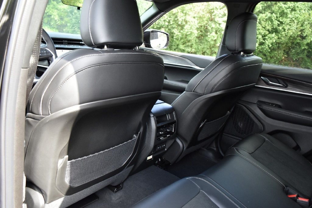 2027 Jeep Grand Cherokee Altitude