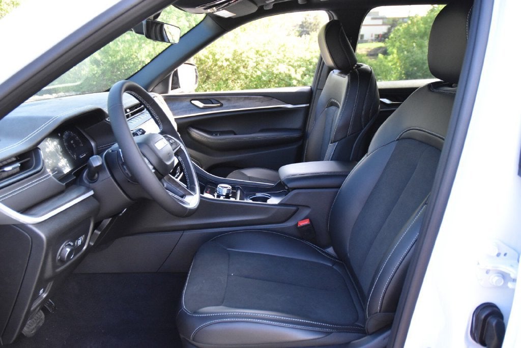 2027 Jeep Grand Cherokee Altitude