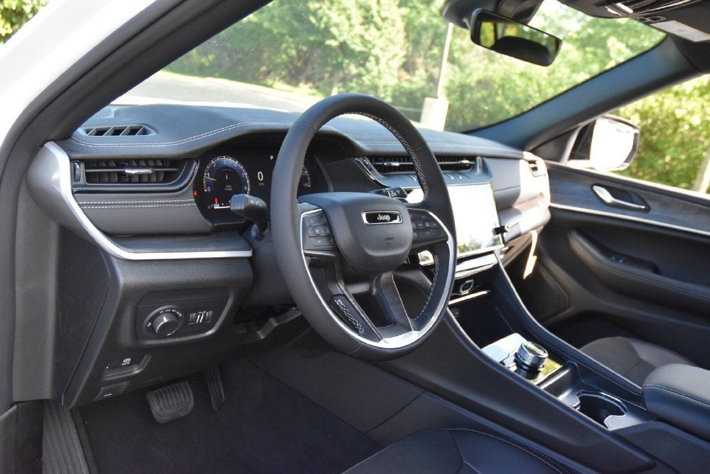 2027 Jeep Grand Cherokee Altitude