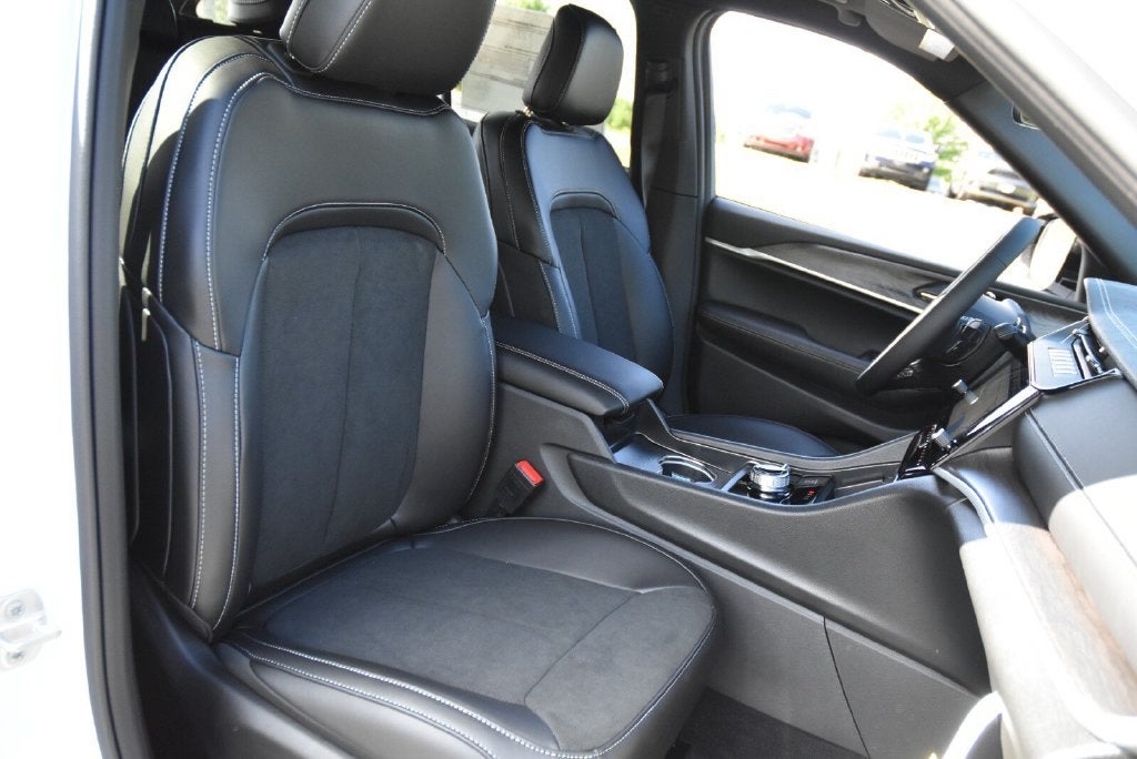 2027 Jeep Grand Cherokee Altitude