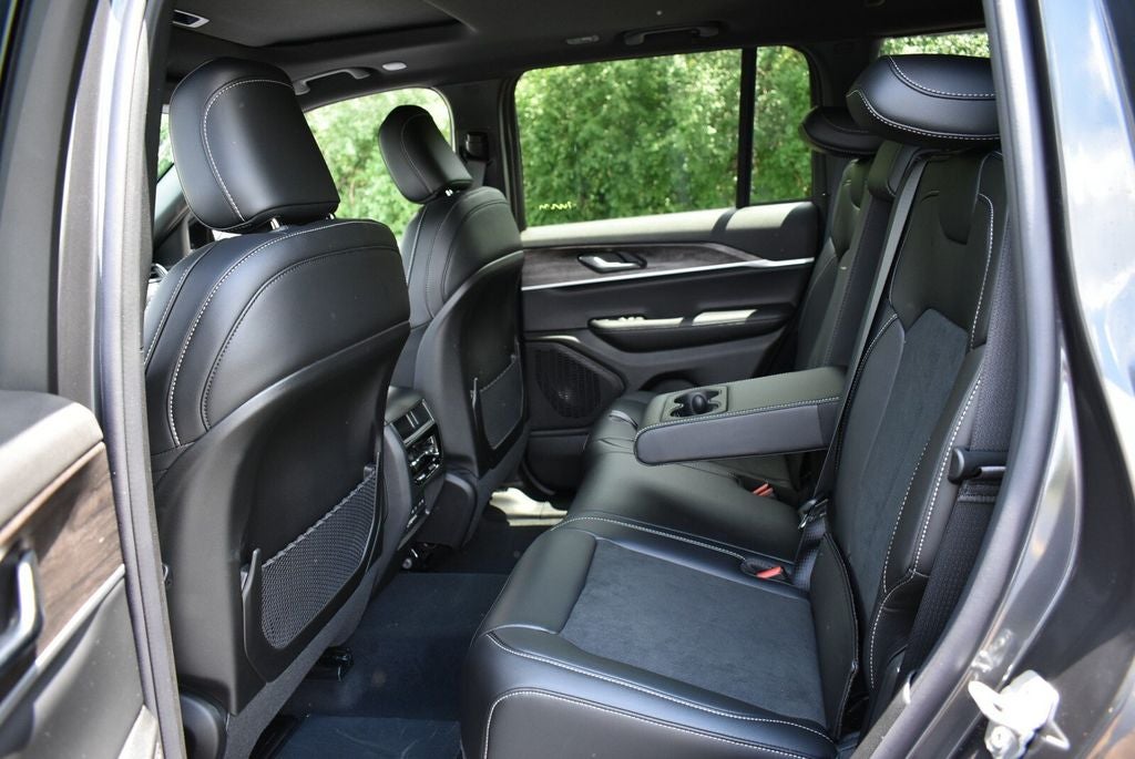 2026 Jeep Grand Cherokee Altitude