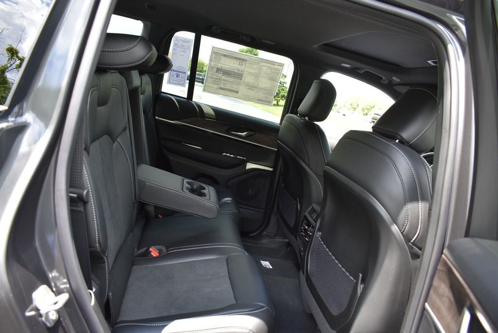 2026 Jeep Grand Cherokee Altitude