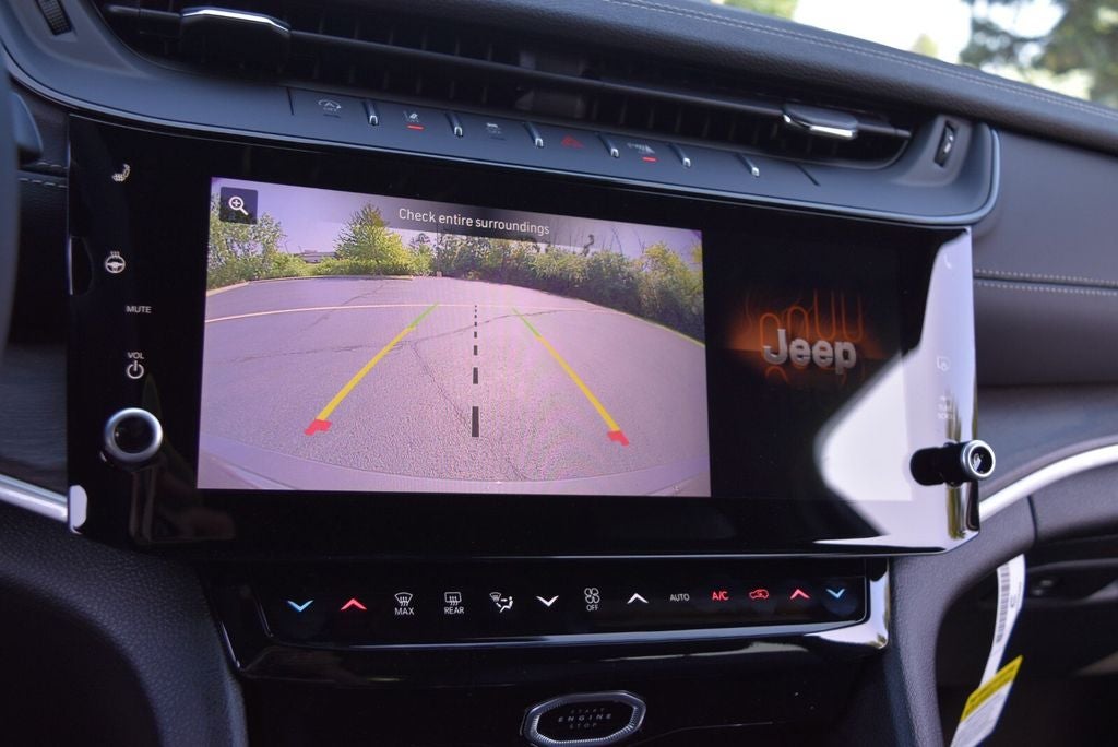 2026 Jeep Grand Cherokee Laredo Altitude