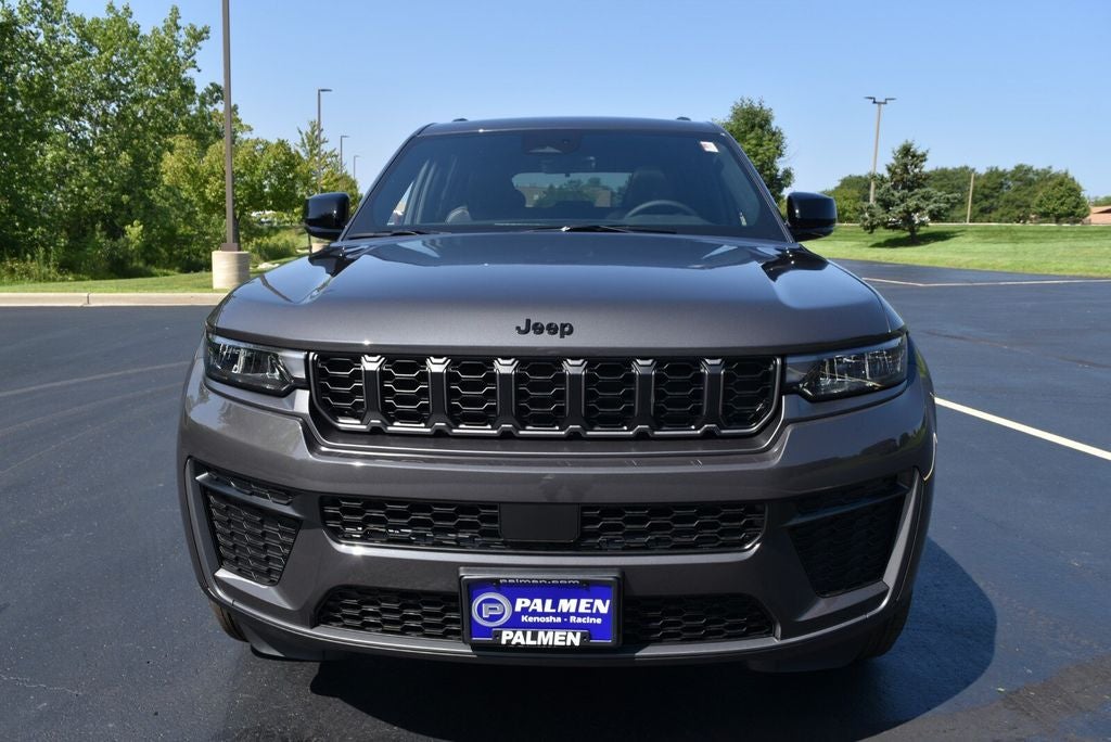 2026 Jeep Grand Cherokee Laredo Altitude