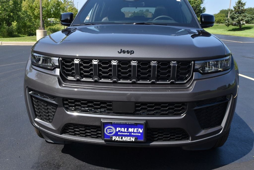 2026 Jeep Grand Cherokee Laredo Altitude