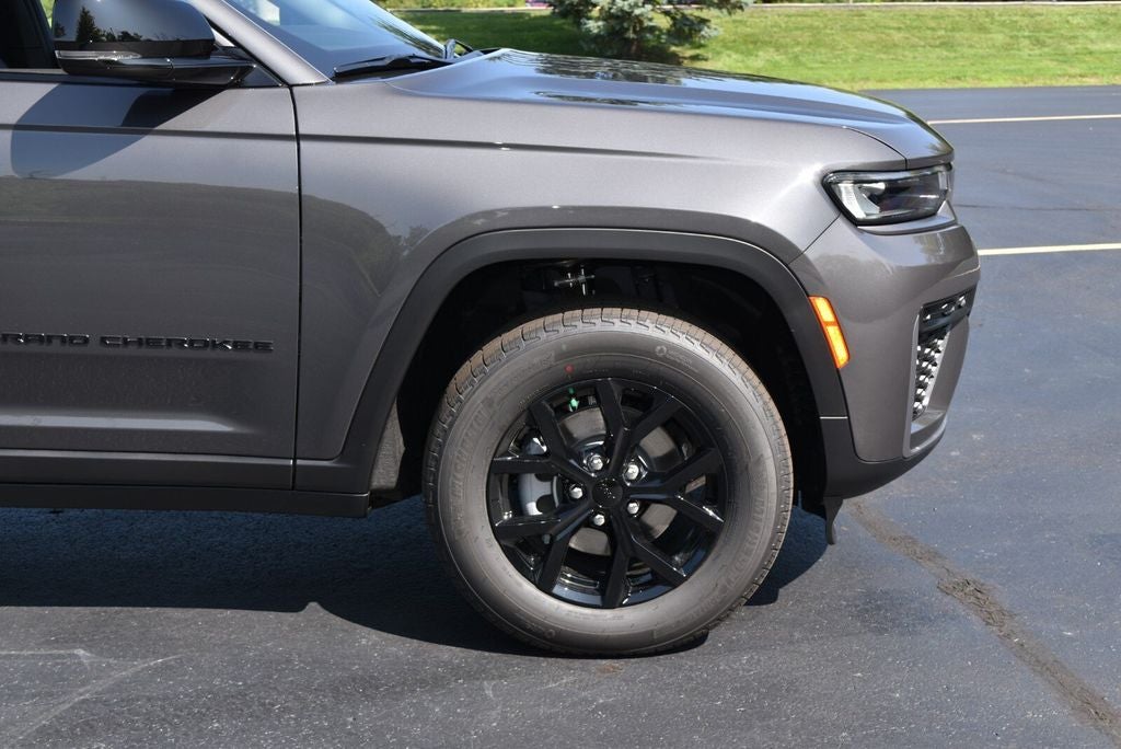 2026 Jeep Grand Cherokee Laredo Altitude