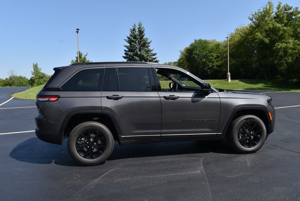 2026 Jeep Grand Cherokee Laredo Altitude