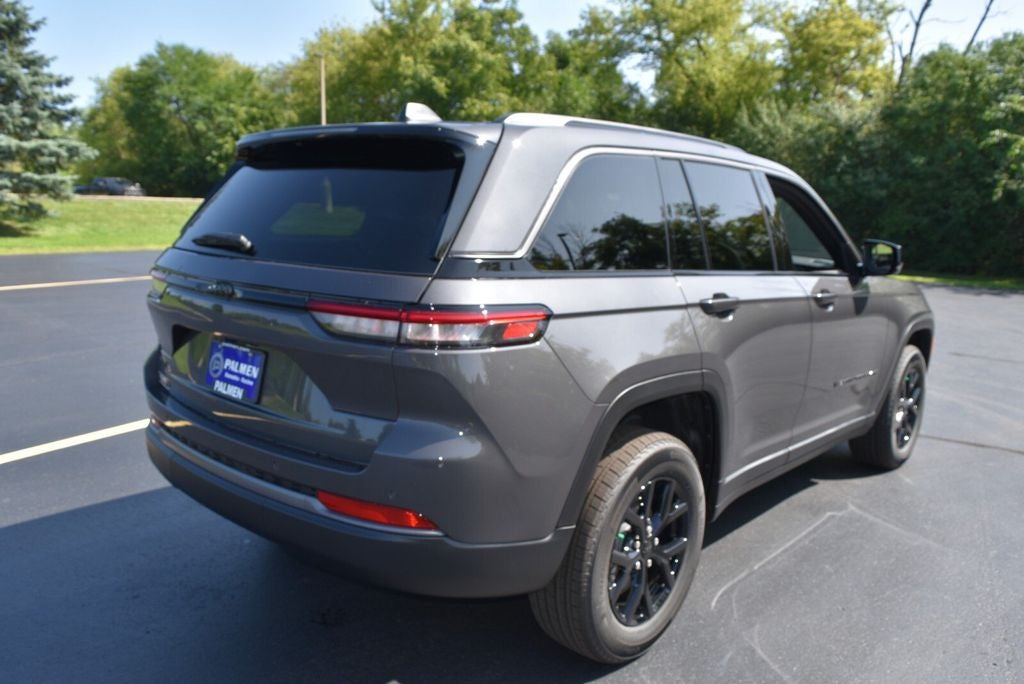 2026 Jeep Grand Cherokee Laredo Altitude