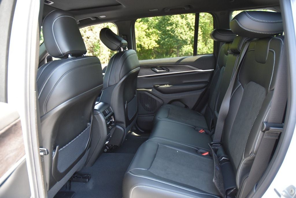 2026 Jeep Grand Cherokee Altitude