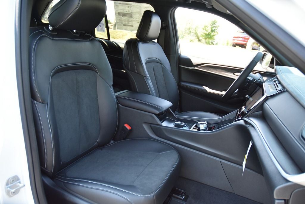 2026 Jeep Grand Cherokee Altitude