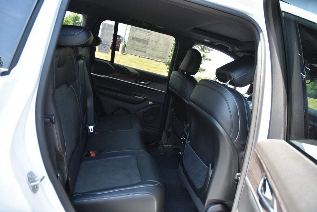 2026 Jeep Grand Cherokee Altitude