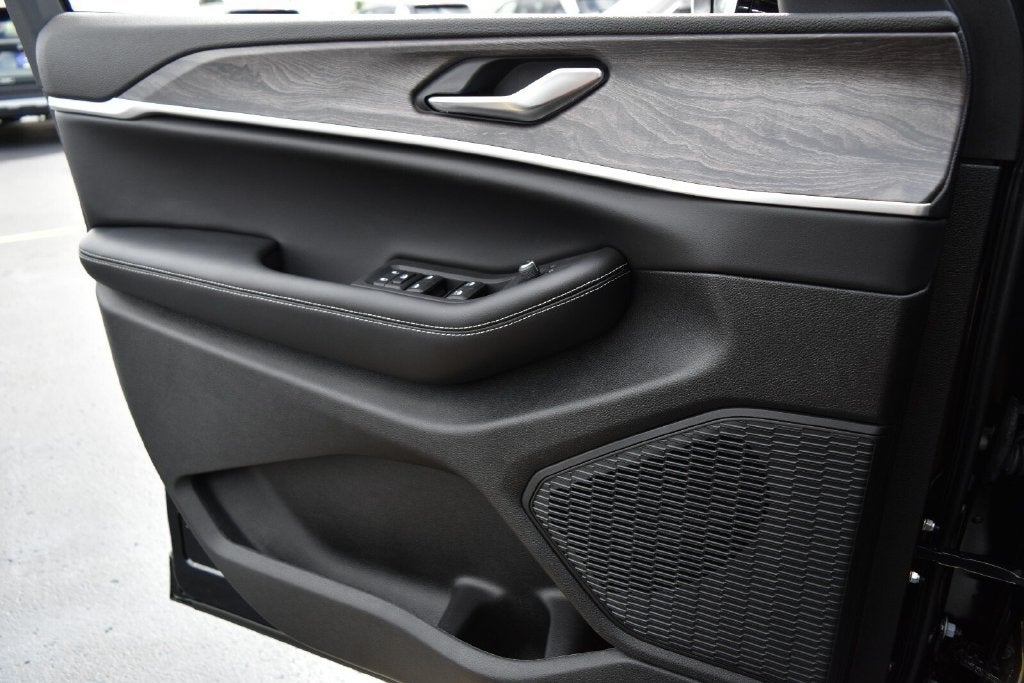 2027 Jeep Grand Cherokee Altitude