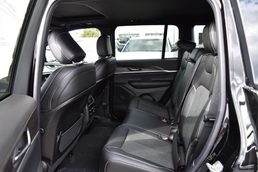 2027 Jeep Grand Cherokee Altitude