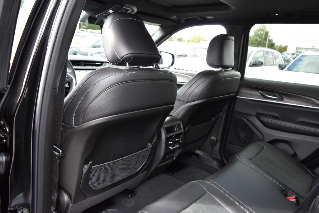2027 Jeep Grand Cherokee Altitude