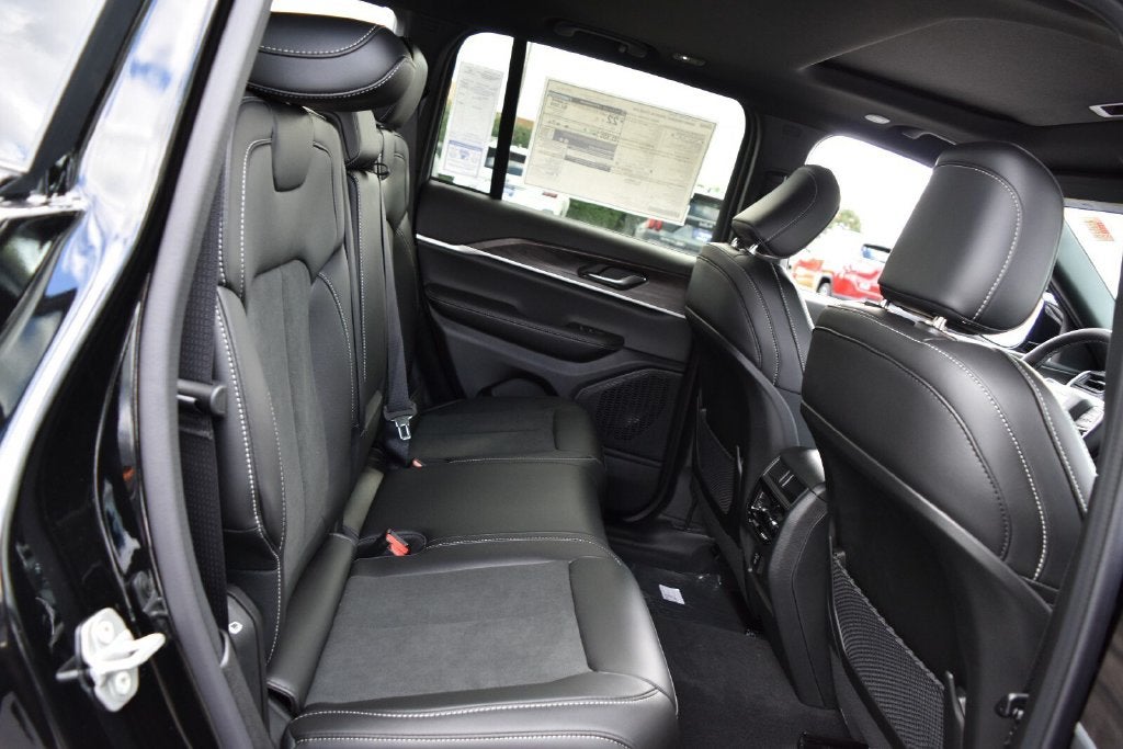 2027 Jeep Grand Cherokee Altitude