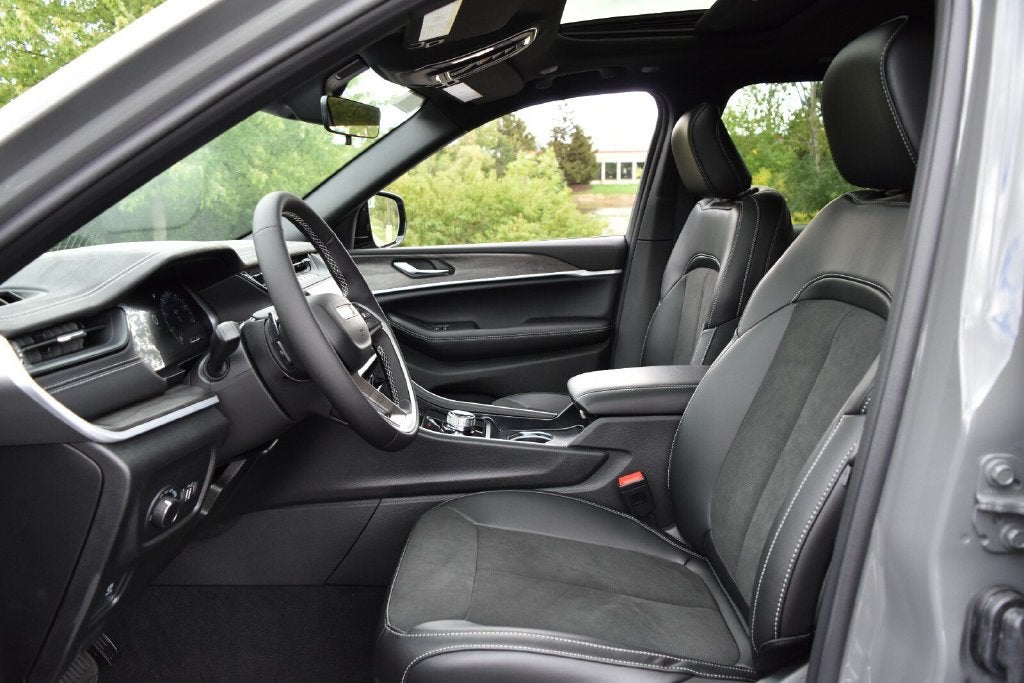 2027 Jeep Grand Cherokee Altitude