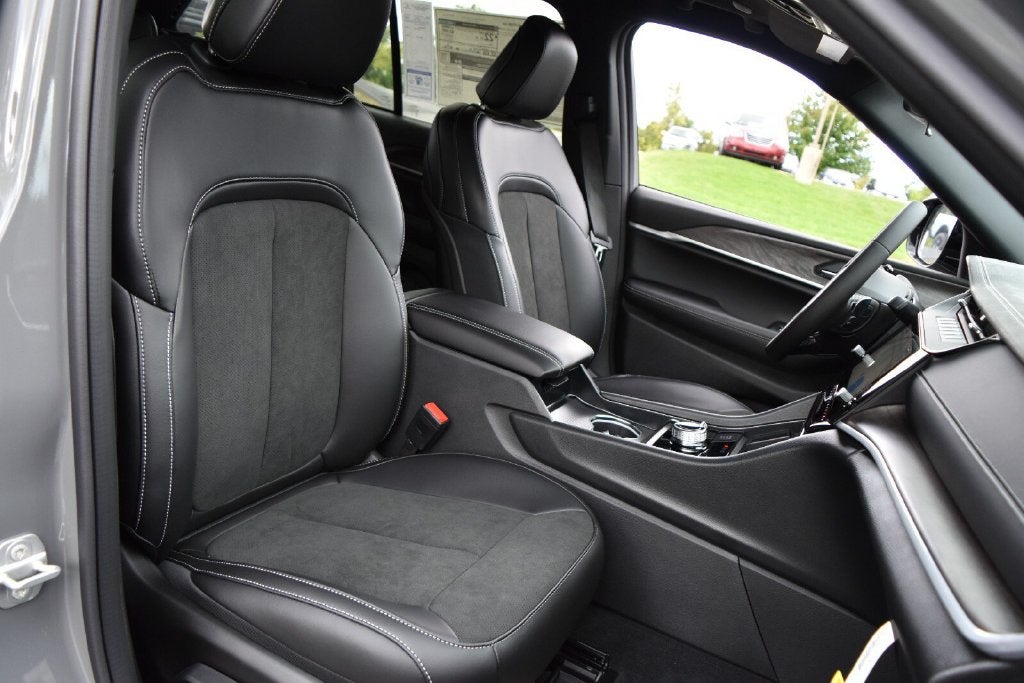 2027 Jeep Grand Cherokee Altitude