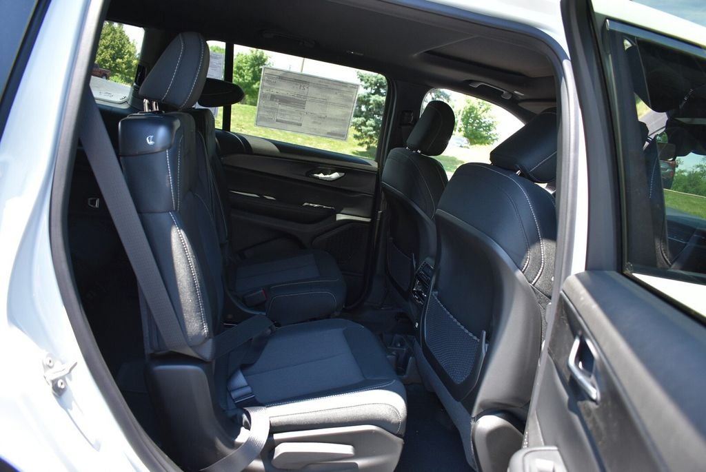 2026 Jeep Grand Cherokee L Laredo