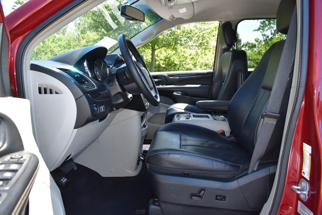 2015 Chrysler Town & Country Touring