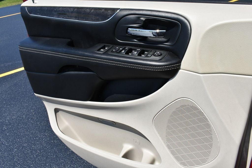 2015 Chrysler Town & Country Touring