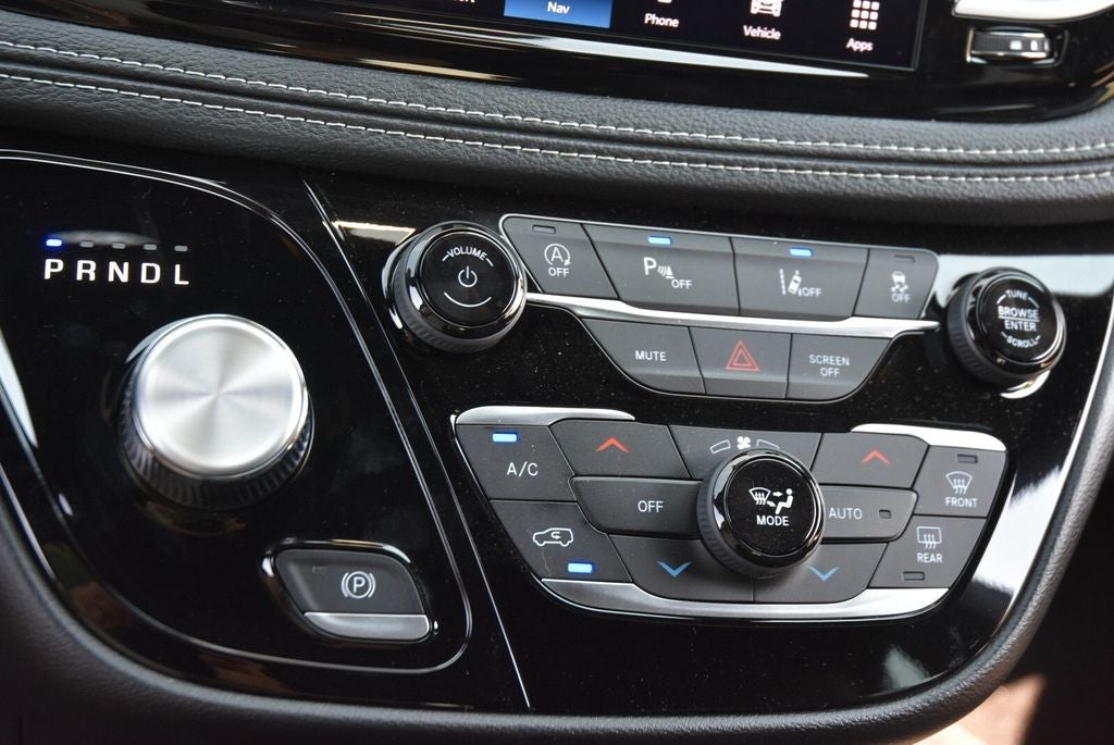 2027 Chrysler Pacifica Select