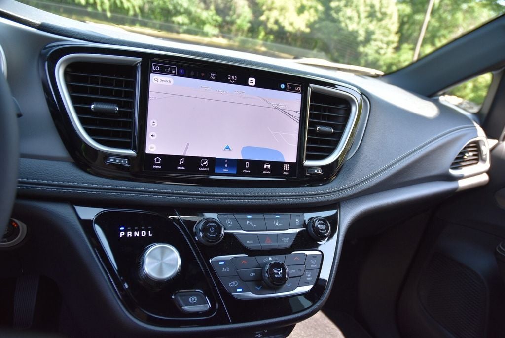 2027 Chrysler Pacifica Select