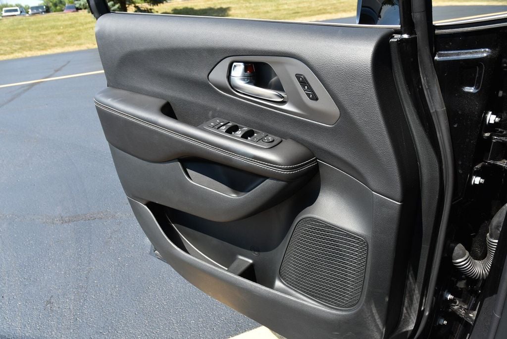2027 Chrysler Pacifica Select