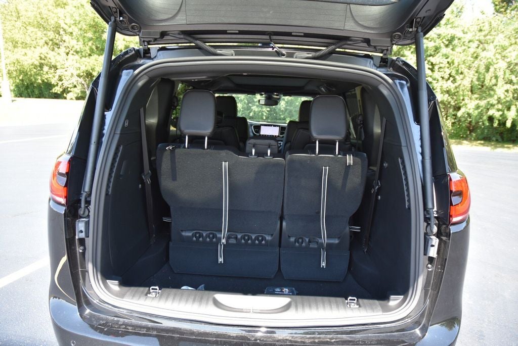 2027 Chrysler Pacifica Select