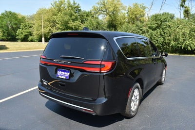 2027 Chrysler Pacifica Select