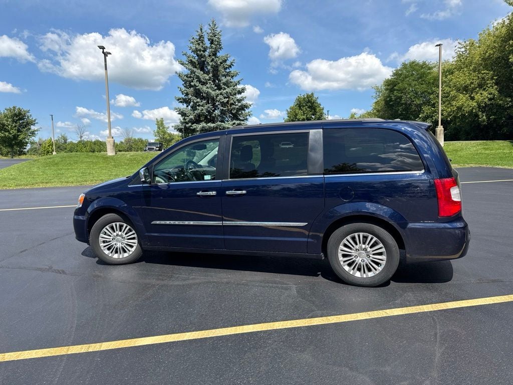 2015 Chrysler Town & Country Touring-L