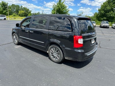 2014 Chrysler Town & Country Touring-L