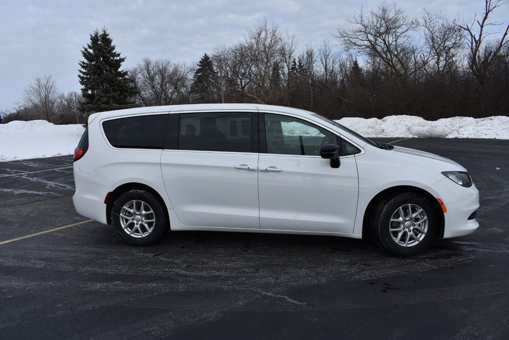 2026 Chrysler Voyager LX
