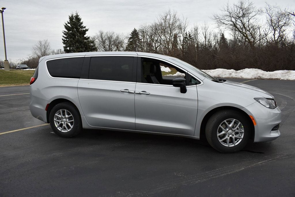 2026 Chrysler Voyager LX