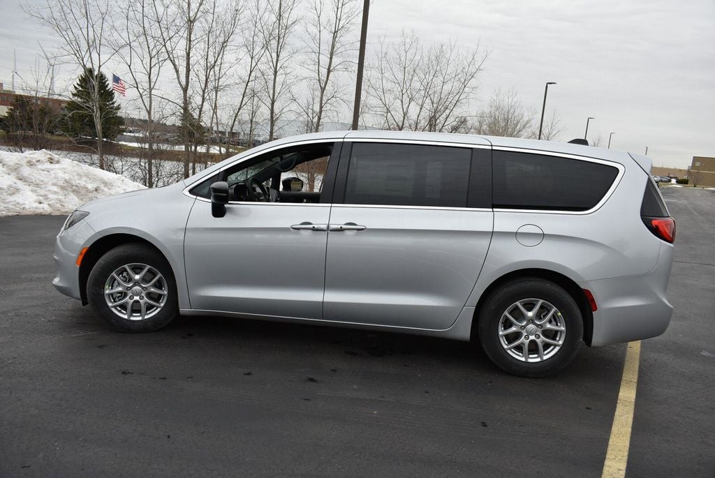 2026 Chrysler Voyager LX