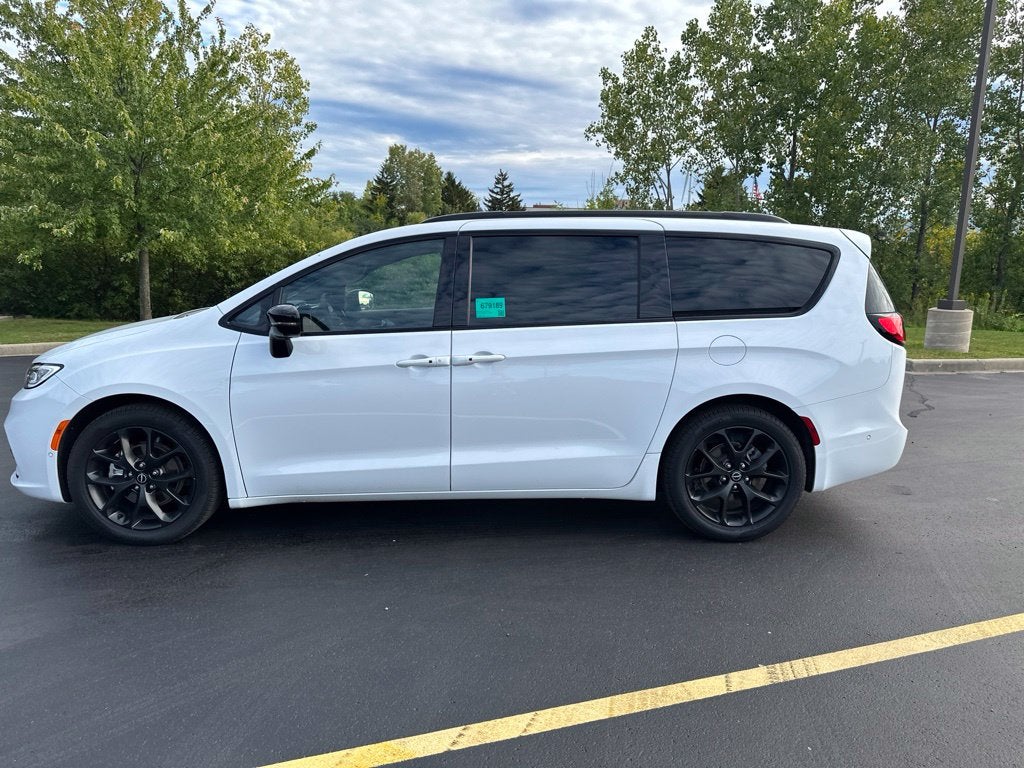 2025 Chrysler Pacifica Limited