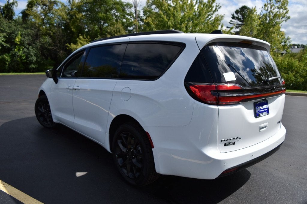 2027 Chrysler Pacifica Limited