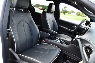 2027 Chrysler Pacifica Limited
