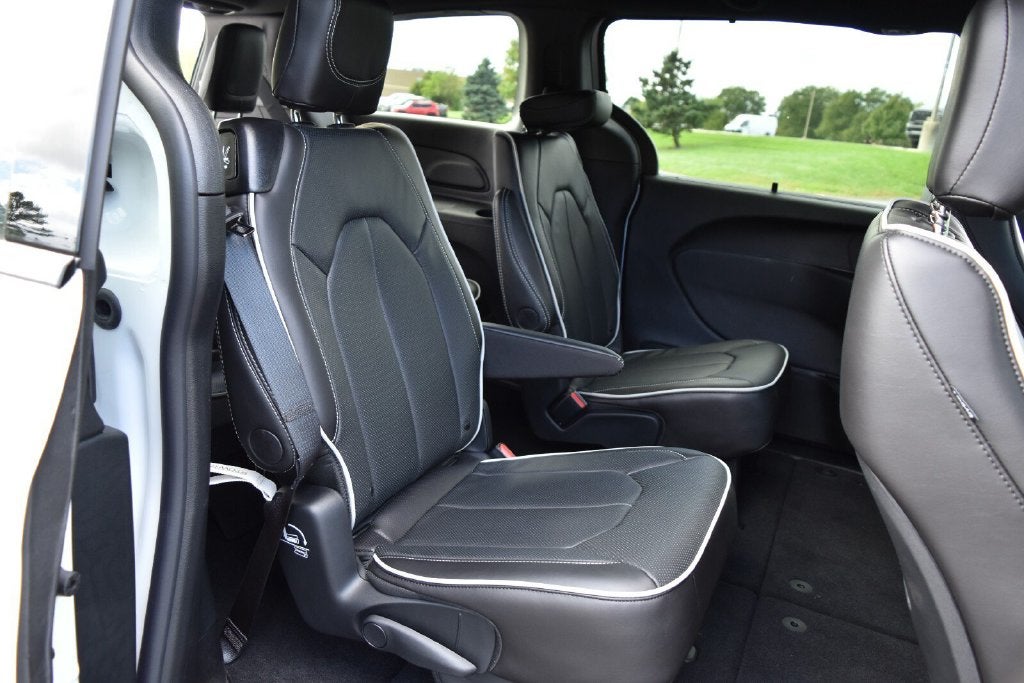 2027 Chrysler Pacifica Limited