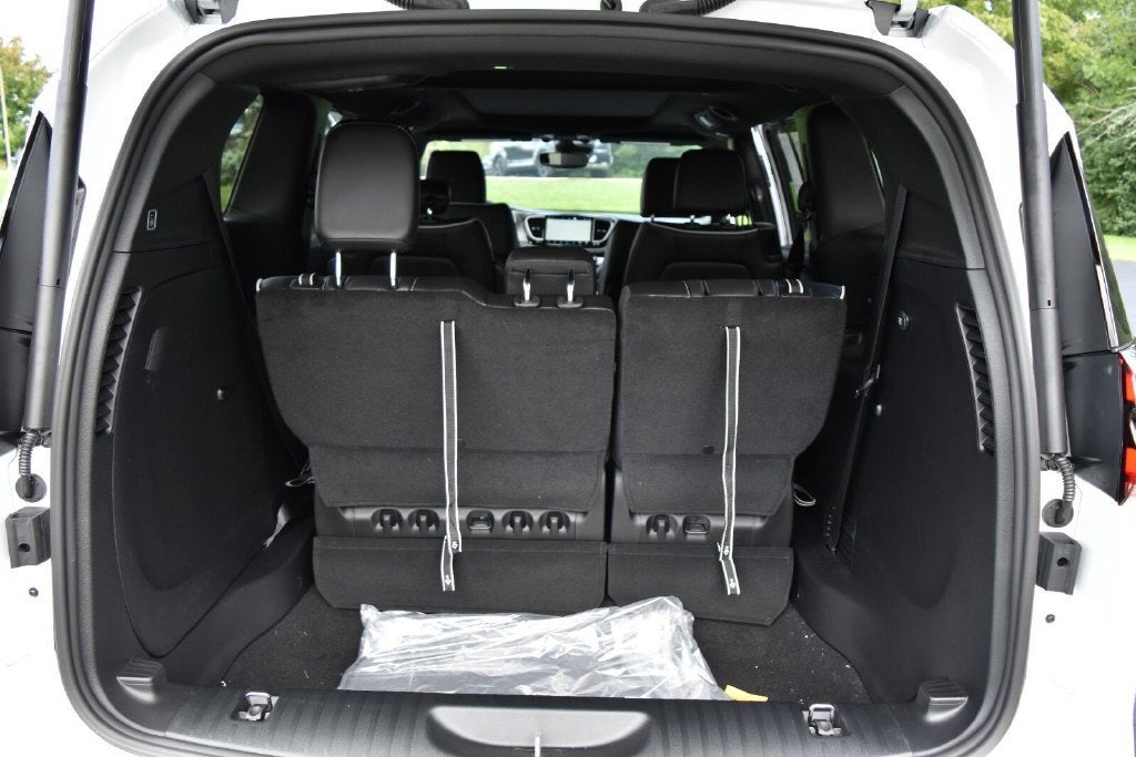 2027 Chrysler Pacifica Limited